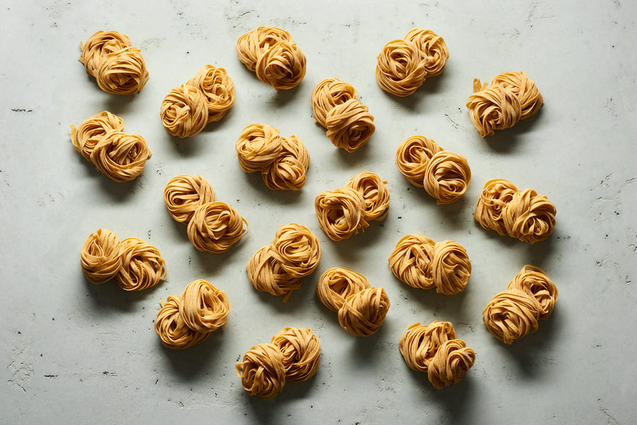Nooey low-carb keto pasta noodles tied - Fettunooey product