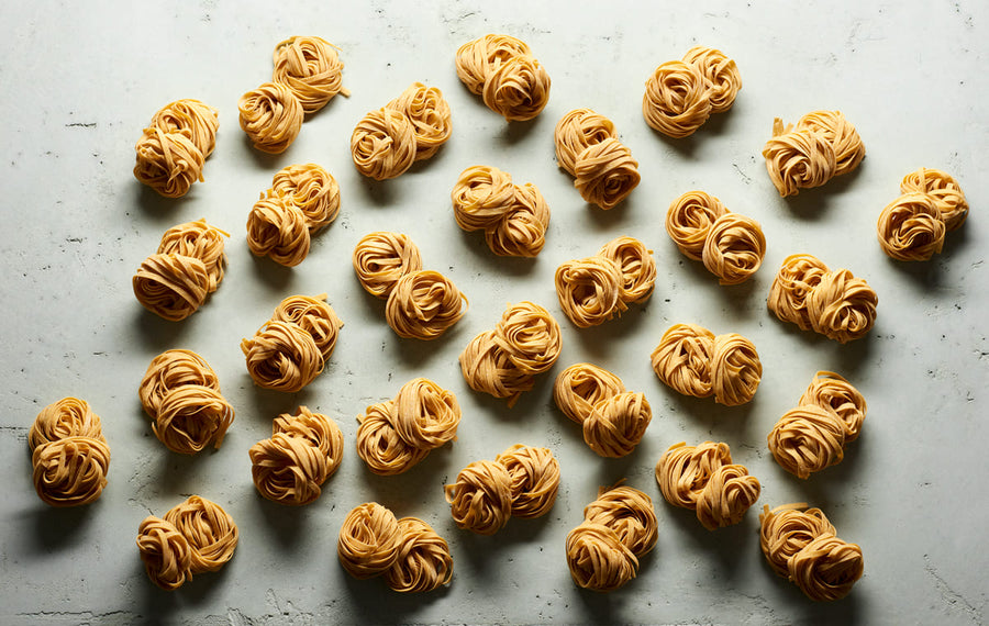 Nooey low-carb keto pasta noodles tied - Fettunooey product